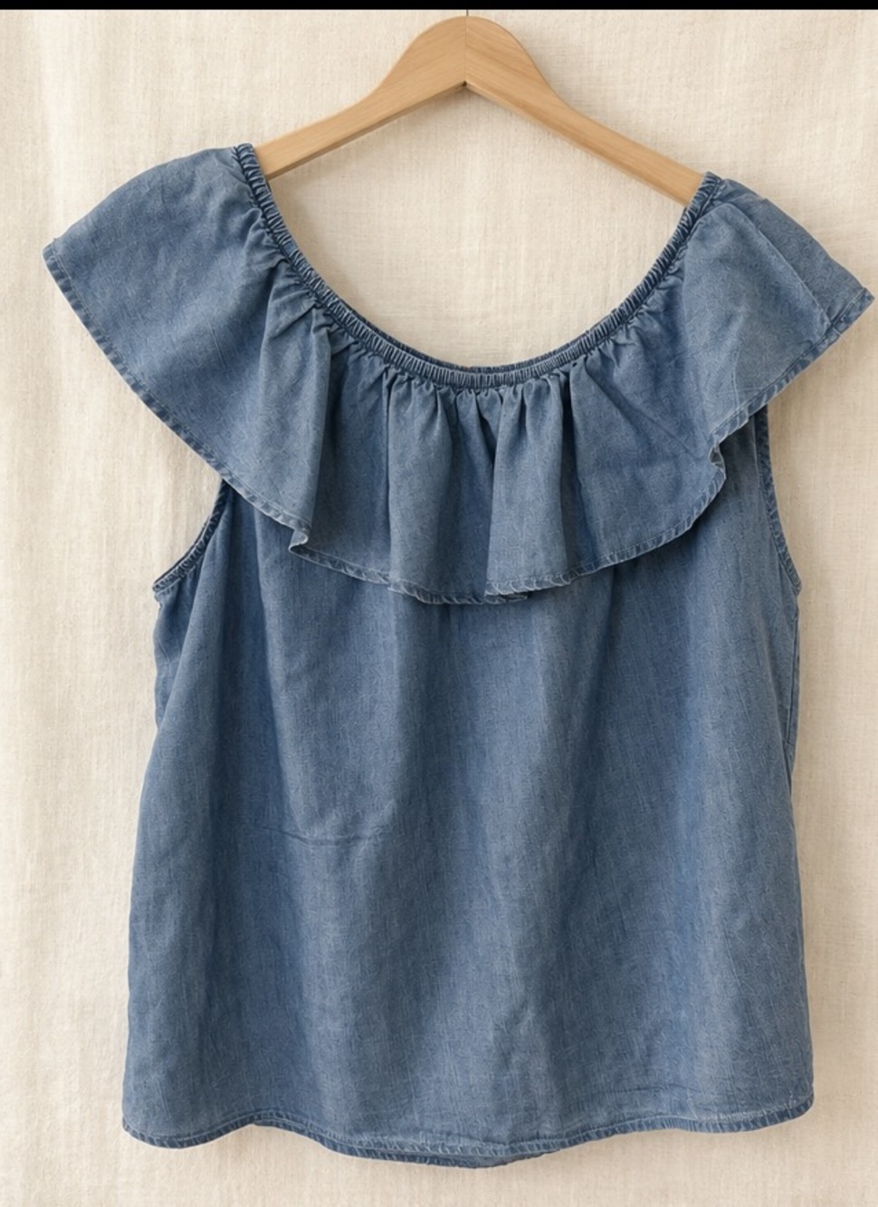 Old Navy Women's Chambray Denim Ruffle Top Blue Size L Sleeveless, one shoulder